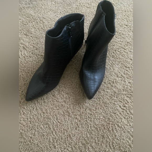 COMFORT - BLACK HEEL BOOTS - Picture 2 of 5